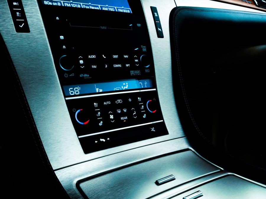  Cadillac Escalade Platinum 2011 года  (фото 2 из 8)